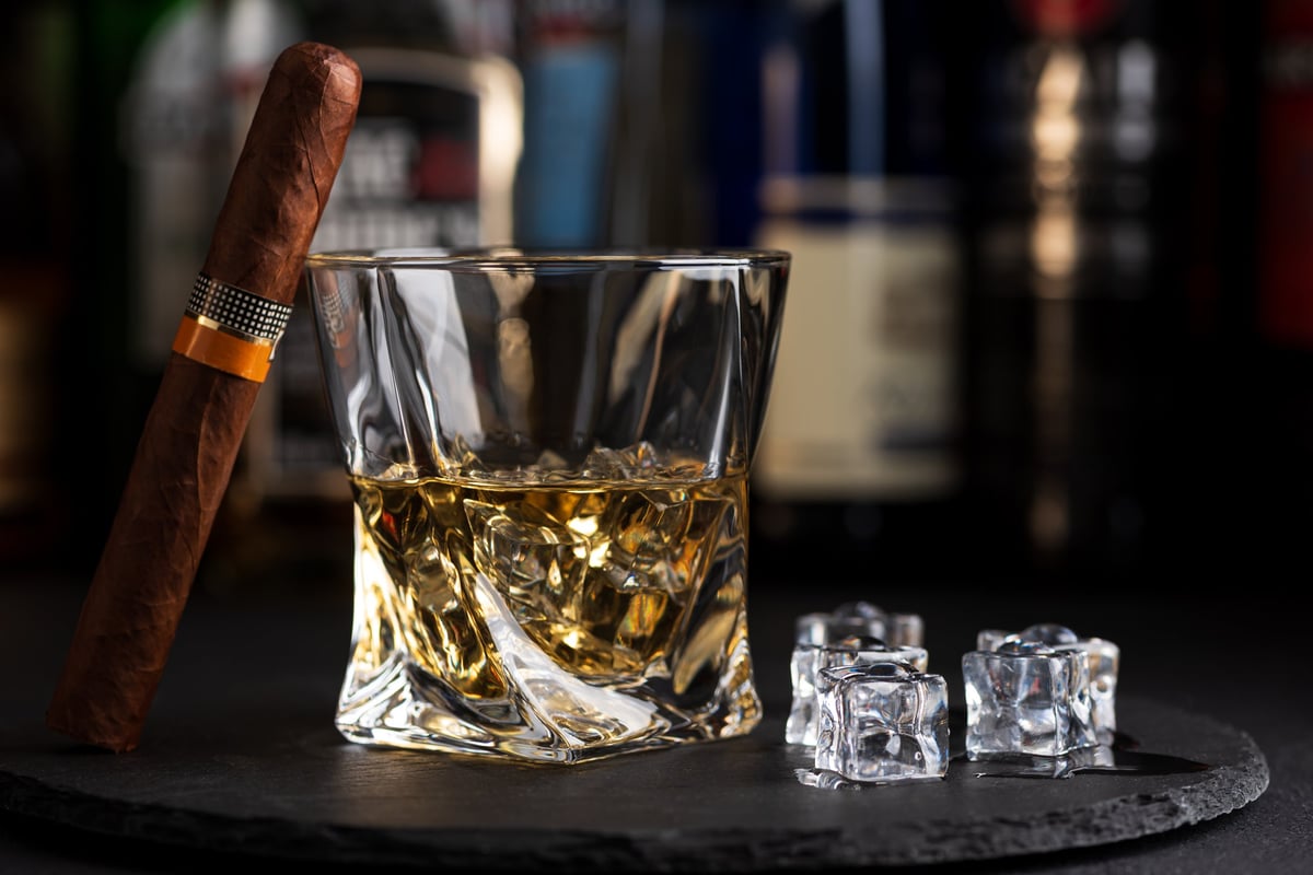 Whiskey and cigar pairing